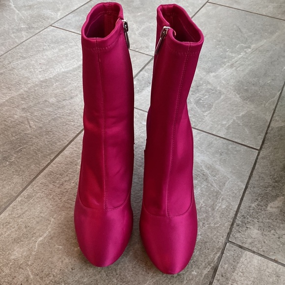 NWT Sam Edelman Calexa Neon Hot Pink Stretch Satin Heeled Sock Boots Size 7.5 - Picture 3 of 6